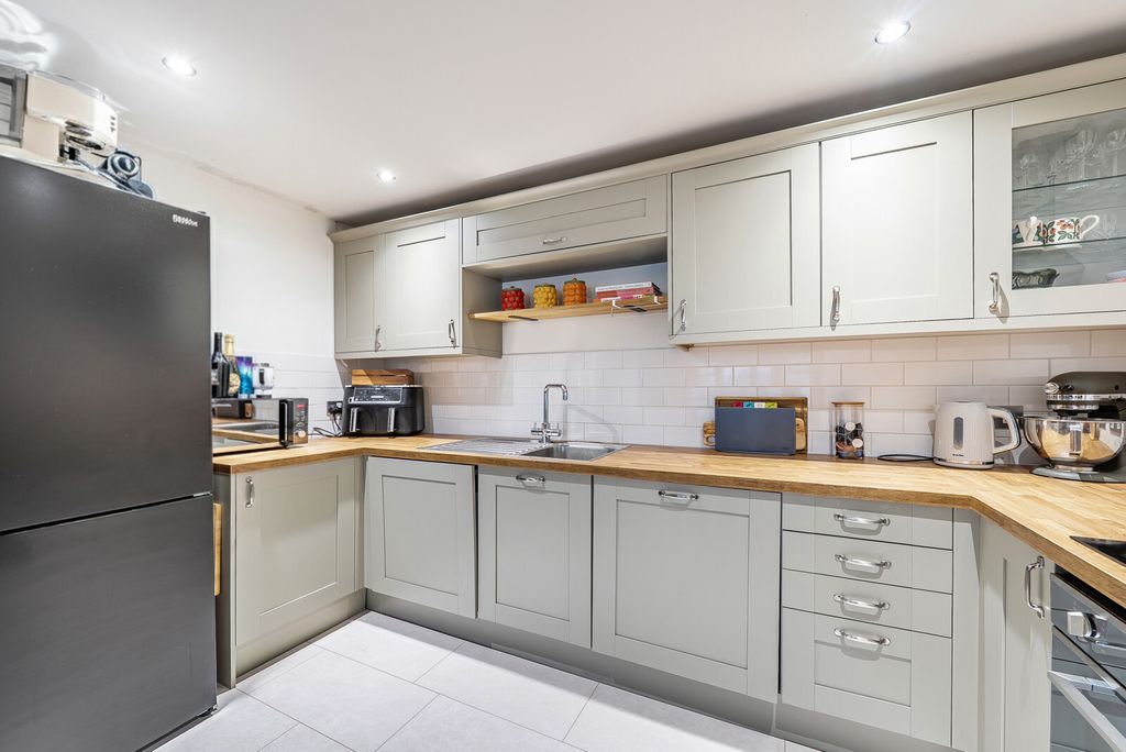 Additional image 2 of 2 bed flat for saleGoldsworth Road, Woking GU21