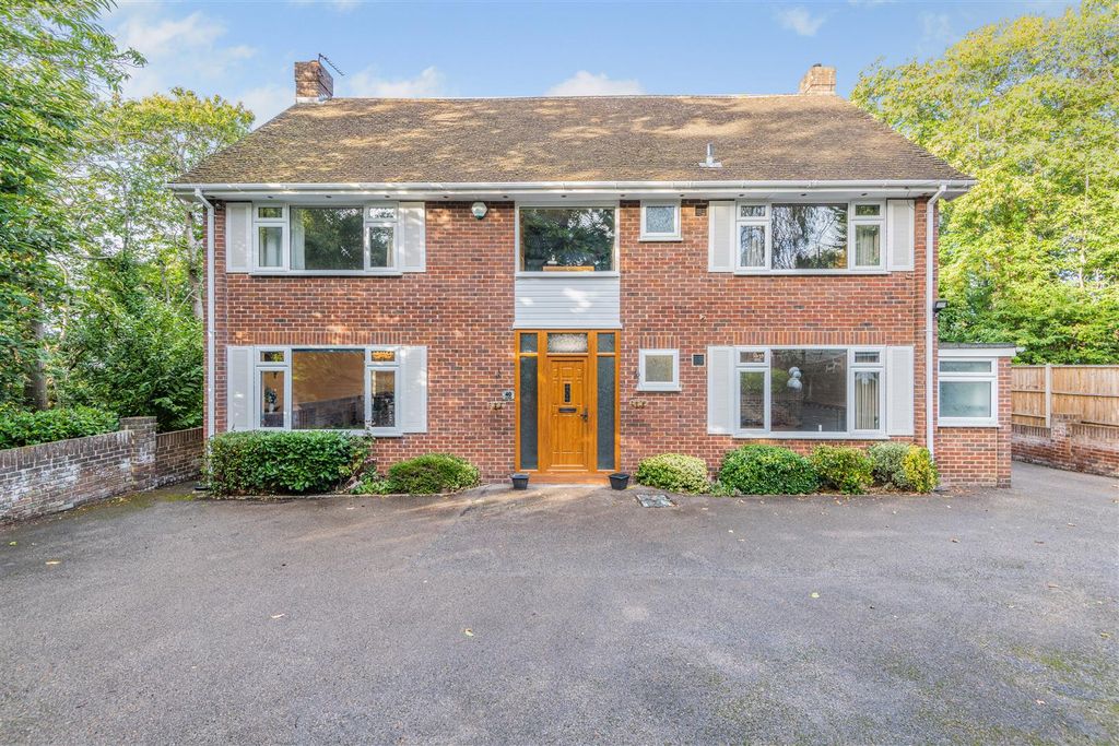 5 bed detached house for saleBirch Crescent, Aylesford ME20