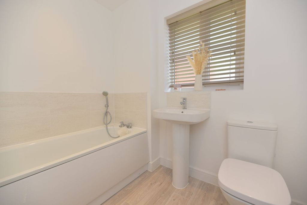 Additional image 19 of 5 bed detached house for saleBellflower Gardens, Biggleswade SG18