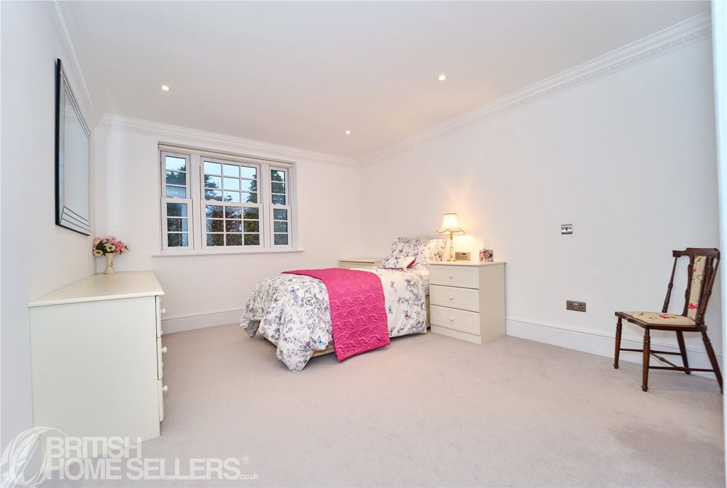 Additional image 10 of 2 bed flat for saleGrove Road, Beaconsfield, Buckinghamshire HP9