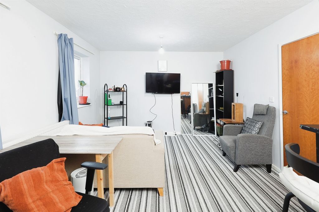 Additional image 4 of 2 bed flat for saleHeath End Road, Nuneaton CV10
