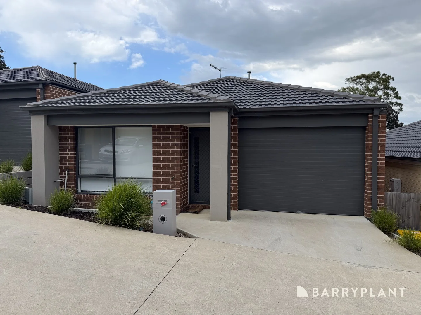 8 Einstein Court, Pakenham VIC 3810