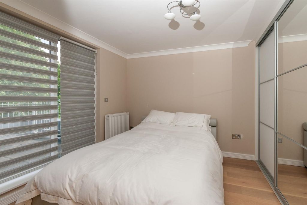 Additional image 8 of 2 bed flat for saleHigh Street, Berkhamsted HP4