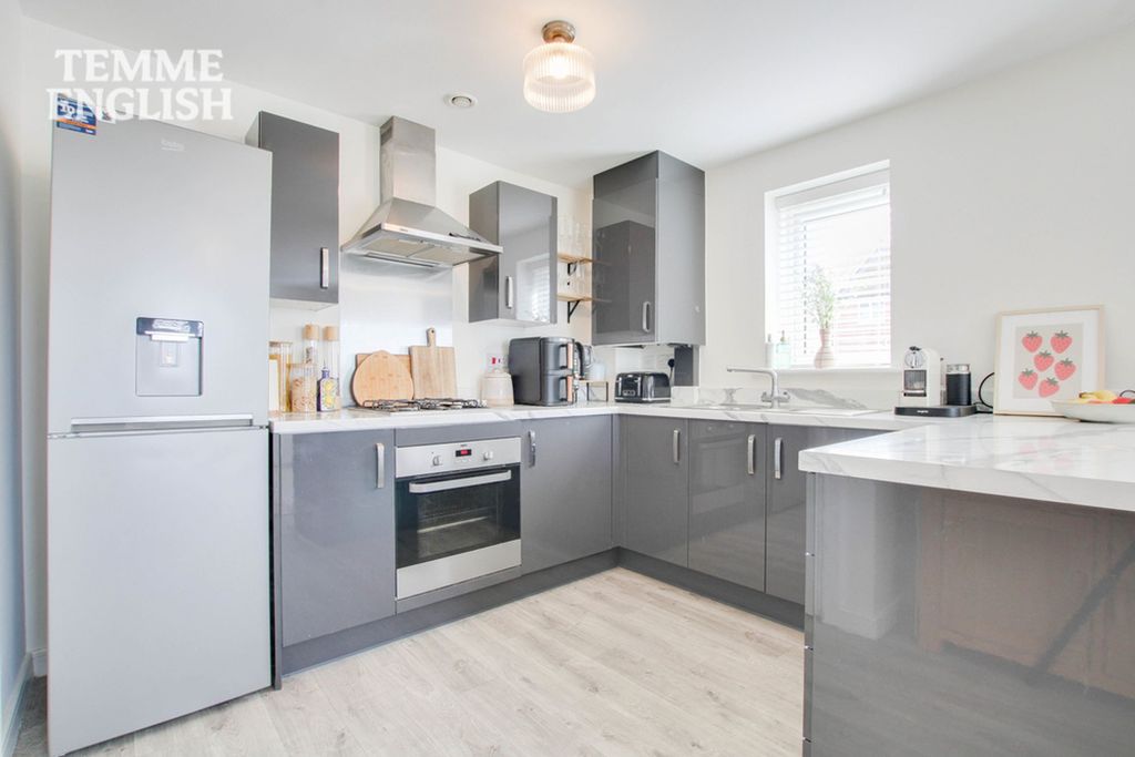 Additional image 5 of 2 bed flat for saleSchool Avenue, Dunton Fields, Laindon SS15