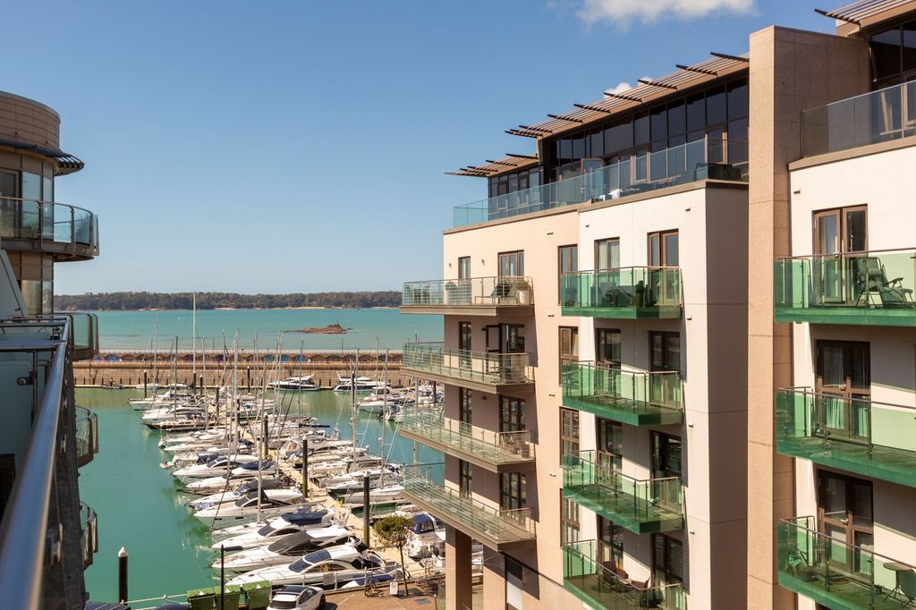 Additional image 4 of 2 bed flat for sale30 Harbour Reach, St Helier JE2