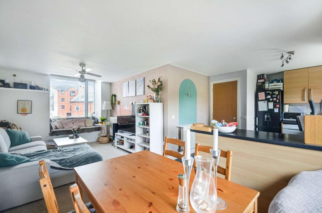 Additional image 3 of 2 bed flat for saleBlake Street, Aylesbury HP19