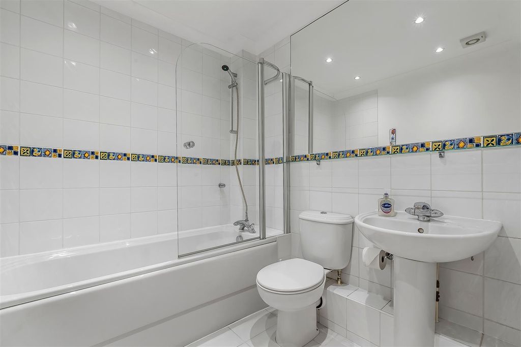 Additional image 17 of 2 bed flat for saleMarlborough Court, The Marld, Ashtead KT21
