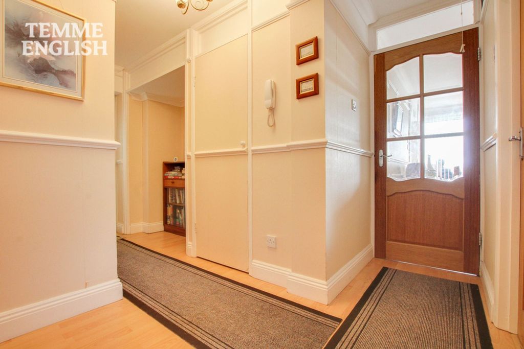 Additional image 16 of 2 bed flat for saleThe Vale, Basildon SS16
