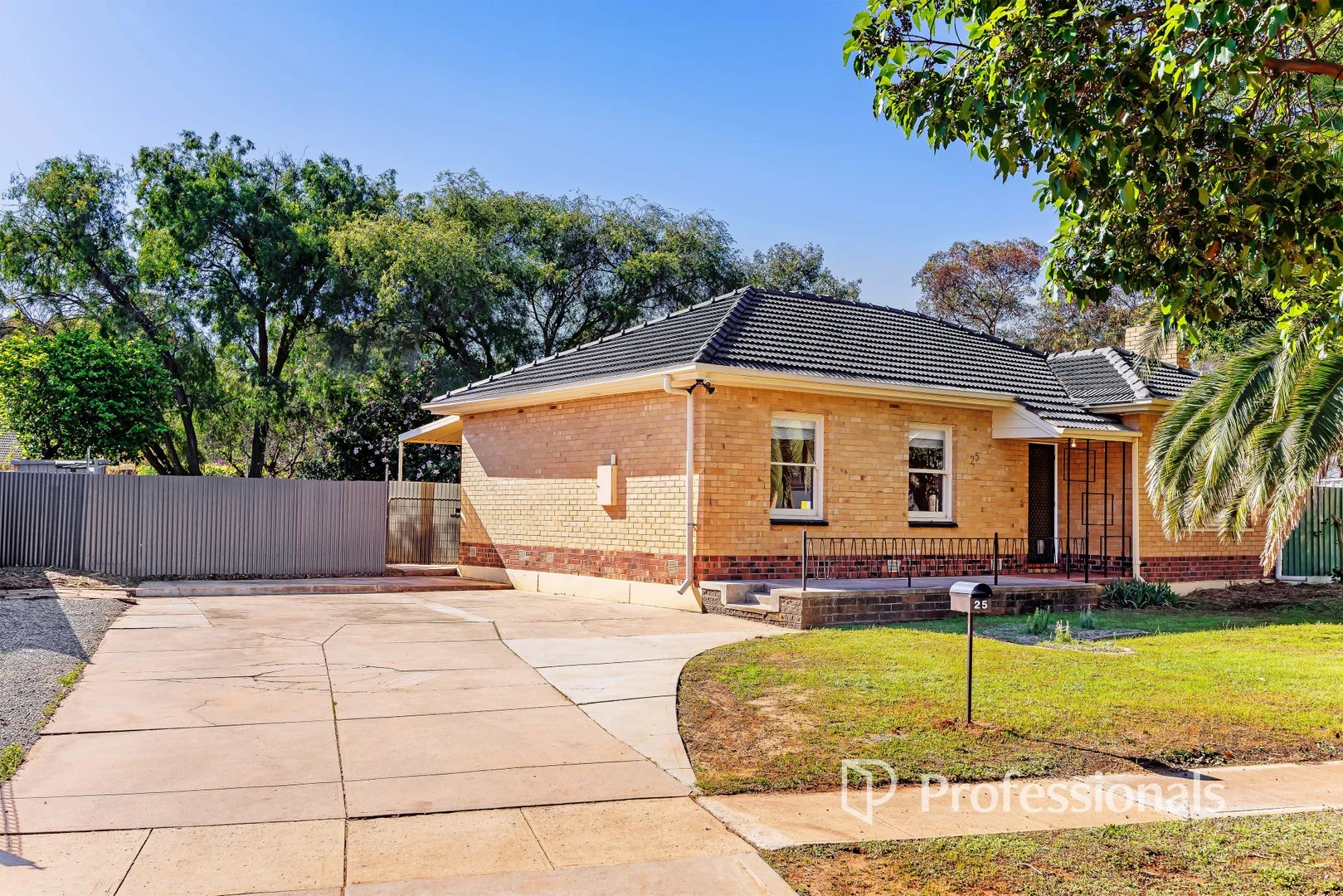 25 Chicklade Street, Elizabeth Vale SA 5112