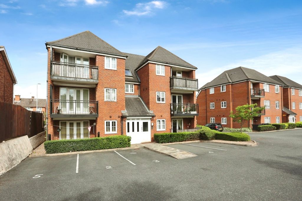2 bed flat for saleWatts Drive, Shepshed, Loughborough, Leicestershire LE12 photo 2