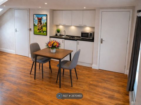 Nadine Street, London SE7, Room to rent