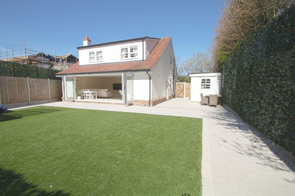 4 bed detached house for saleBurnt Mills Road, Basildon SS13