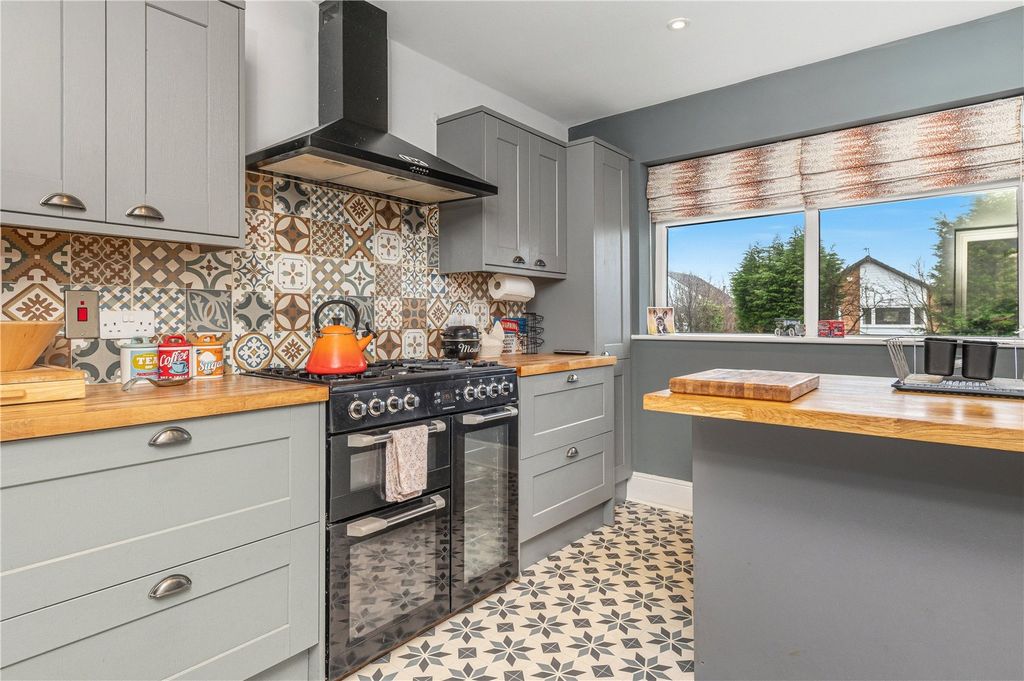 Additional image 15 of 3 bed bungalow for saleWhite Lee Road, Batley, West Yorkshire WF17