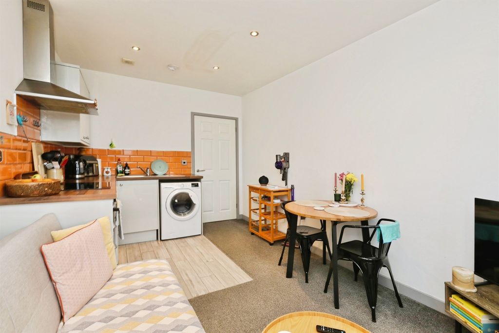 Additional image 6 of 1 bed flat for salePrinces Street, Doncaster DN1