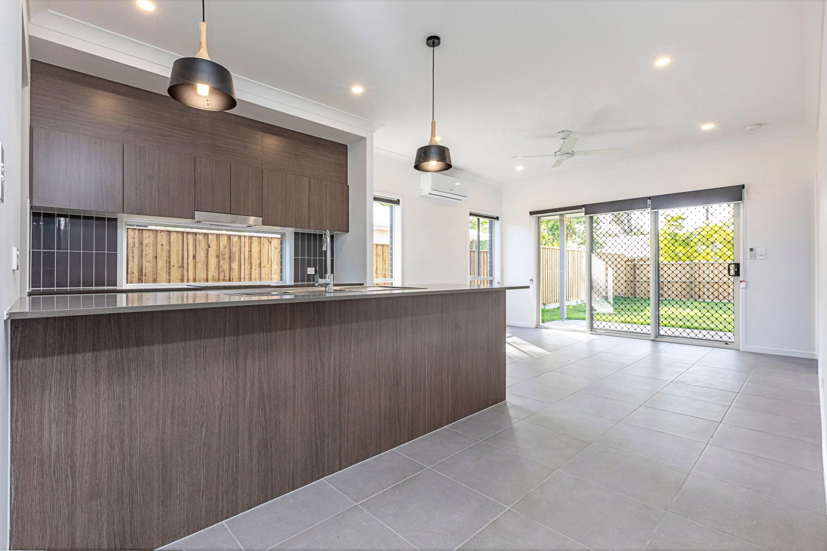 7 Magnolia St, Pallara QLD 4110 photo 2