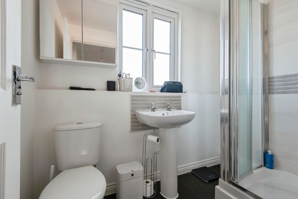 Additional image 13 of 5 bed town house for saleWalton Grove, Biggleswade, Bedfordshire SG18