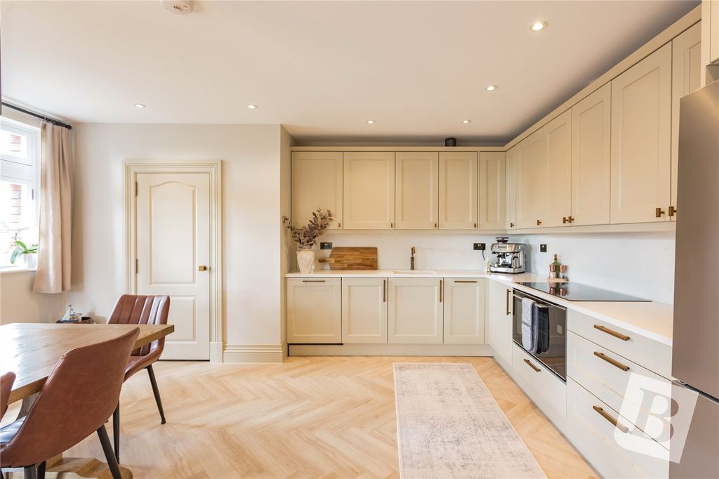 Additional image 7 of 3 bed flat for saleConvent Close, Upminster RM14