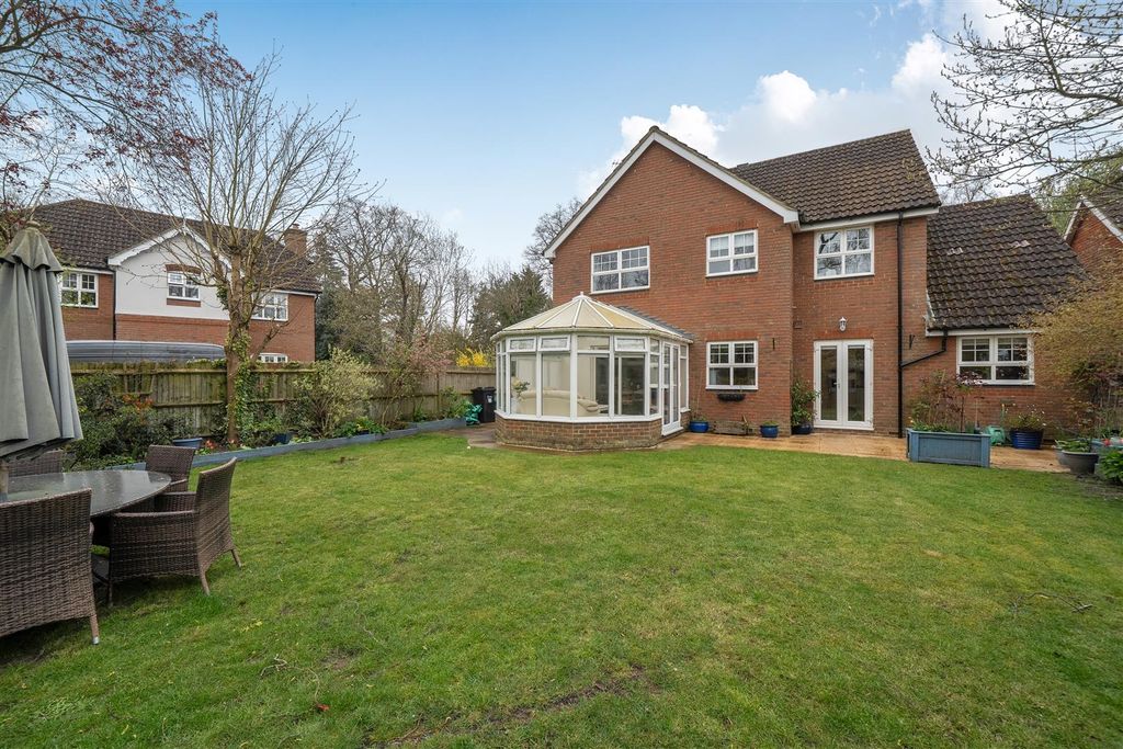 Additional image 21 of 4 bed detached house for saleBarker Close, Arborfield, Berkshire RG2