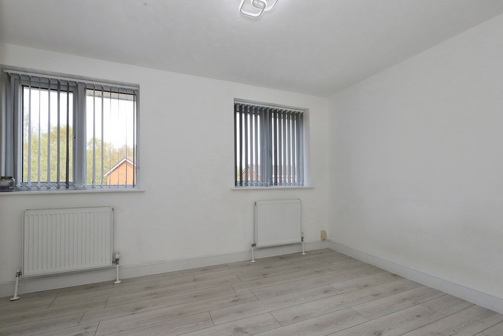 Additional image 16 of 4 bed semi-detached house for saleSheaves Close, Bilston, West Midlands WV14