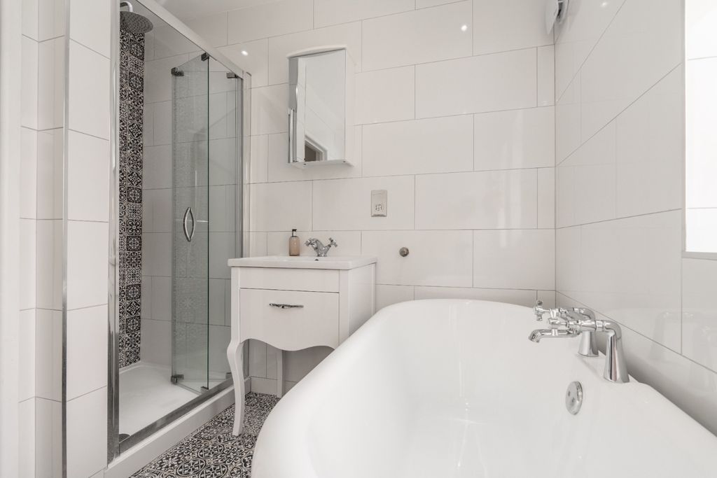 Additional image 23 of 5 bed detached house for saleGravel Hill Close, Bexleyheath, Kent DA6