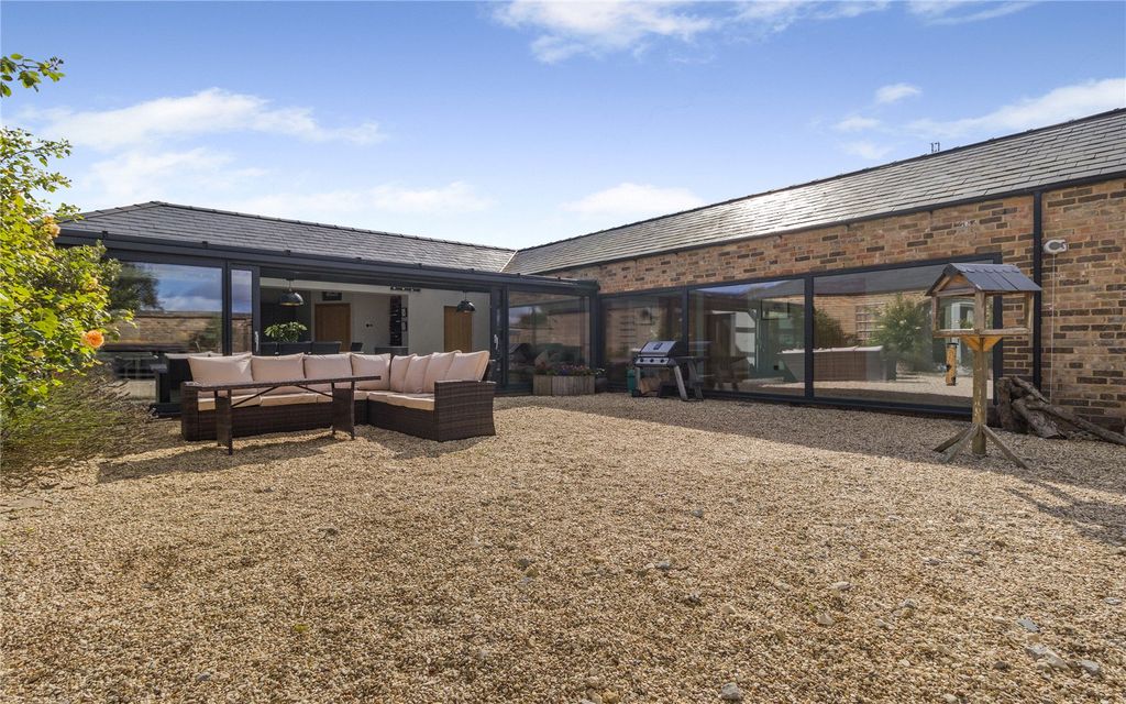 Additional image 19 of 4 bed bungalow for saleThe Barn, Hunters Yard, Horncastle Road, Caistor, Market Rasen LN7