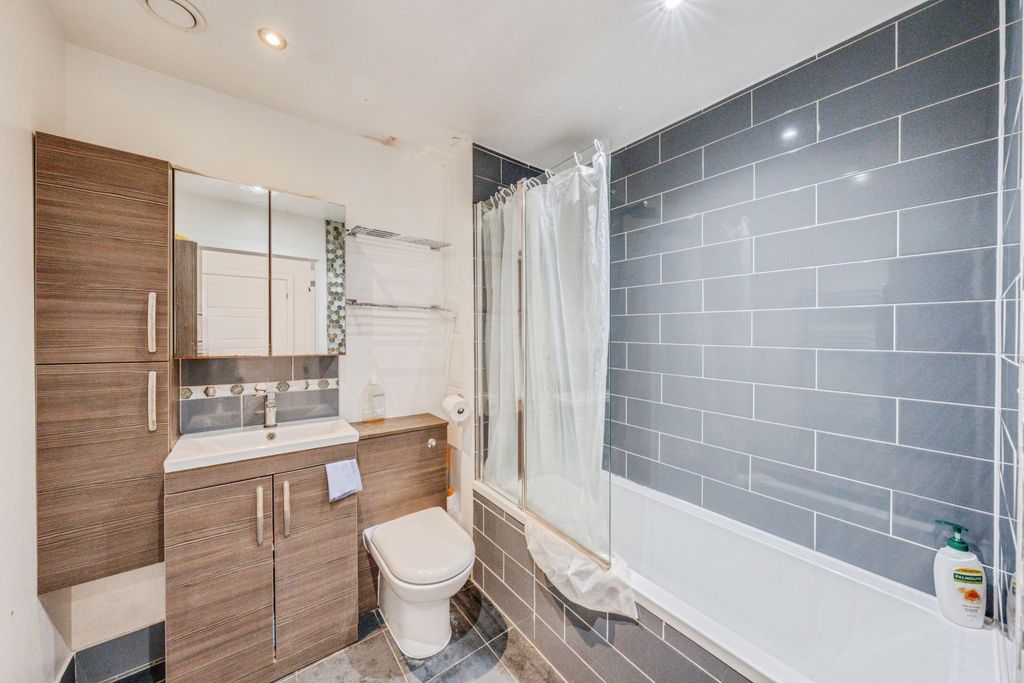 Additional image 11 of 2 bed flat for saleMorris Drive, Belvedere DA17