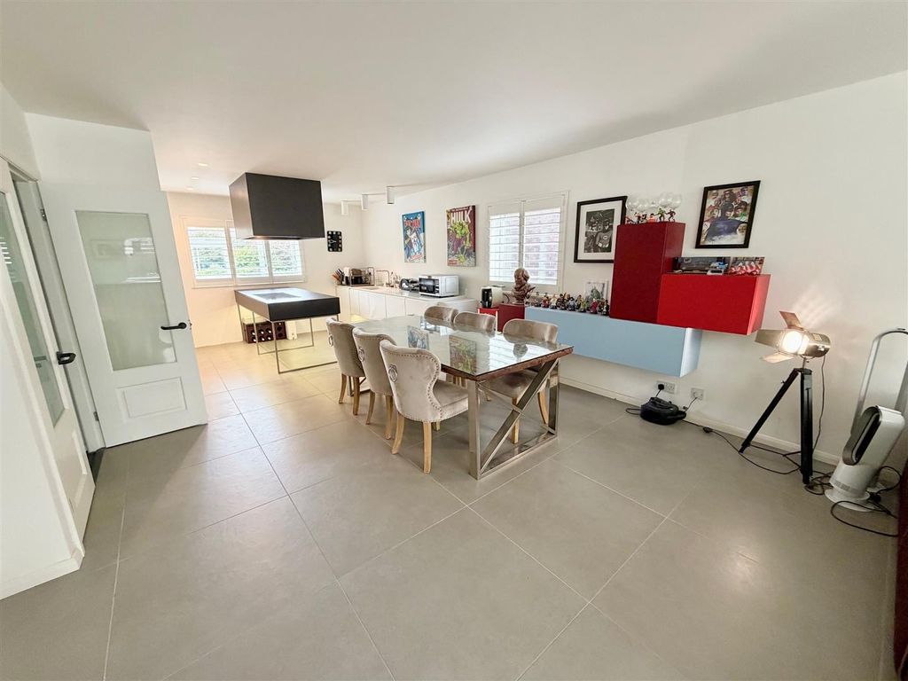 Additional image 3 of 2 bed flat for saleBradgate Road, Altrincham WA14