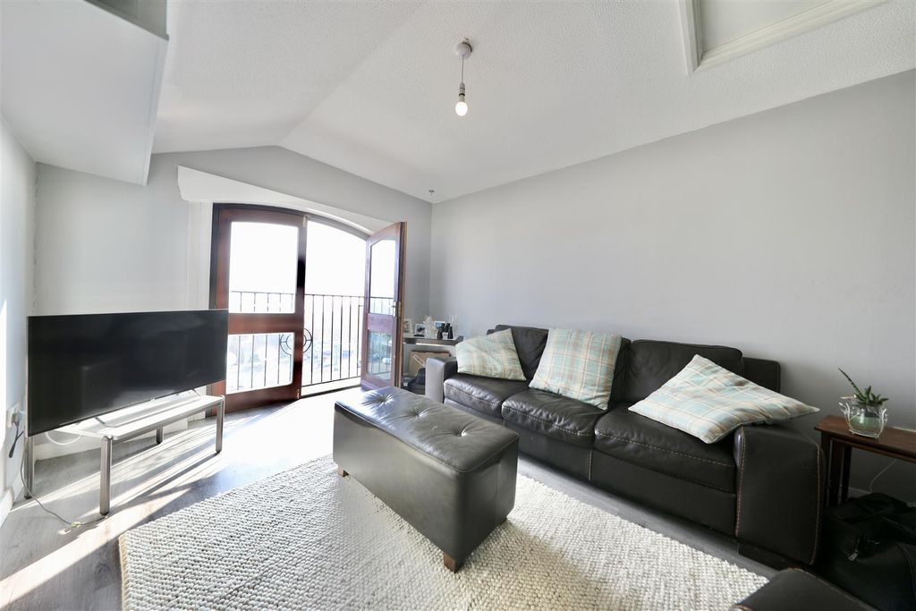 Additional image 2 of 1 bed flat for saleKingston Street, Hull HU1