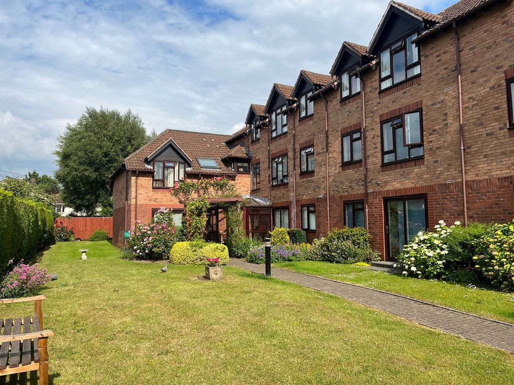 2 bed flat for saleWoodborough Drive, Winscombe, North Somerset. BS25