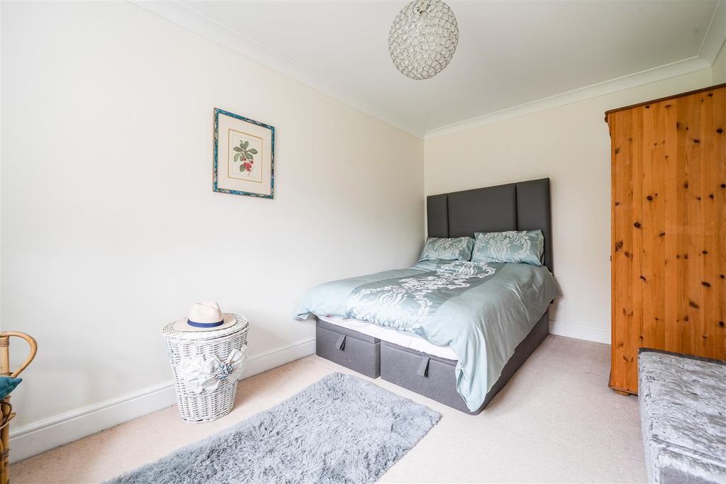 Additional image 18 of 4 bed detached house for saleBarker Close, Arborfield, Berkshire RG2