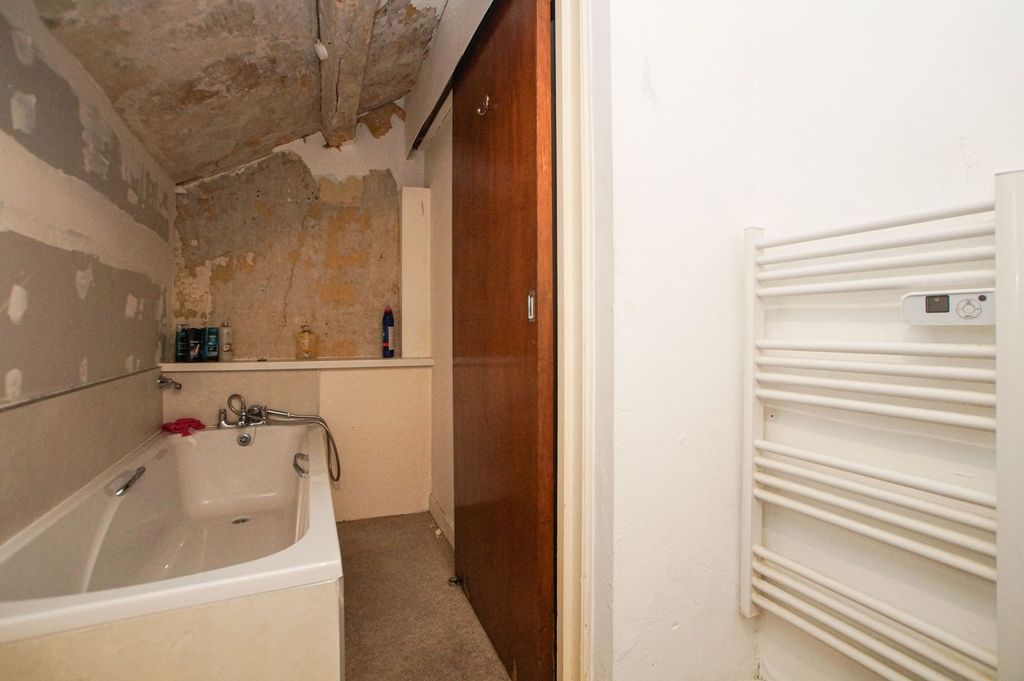 Additional image 8 of 1 bed flat for saleThe Old George, 2 Market Place, Brampton CA8