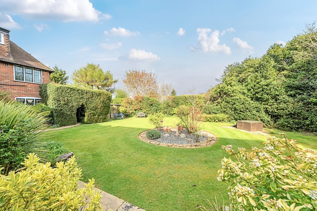 4 bed flat for saleChesham Road, Amersham HP6 photo 2