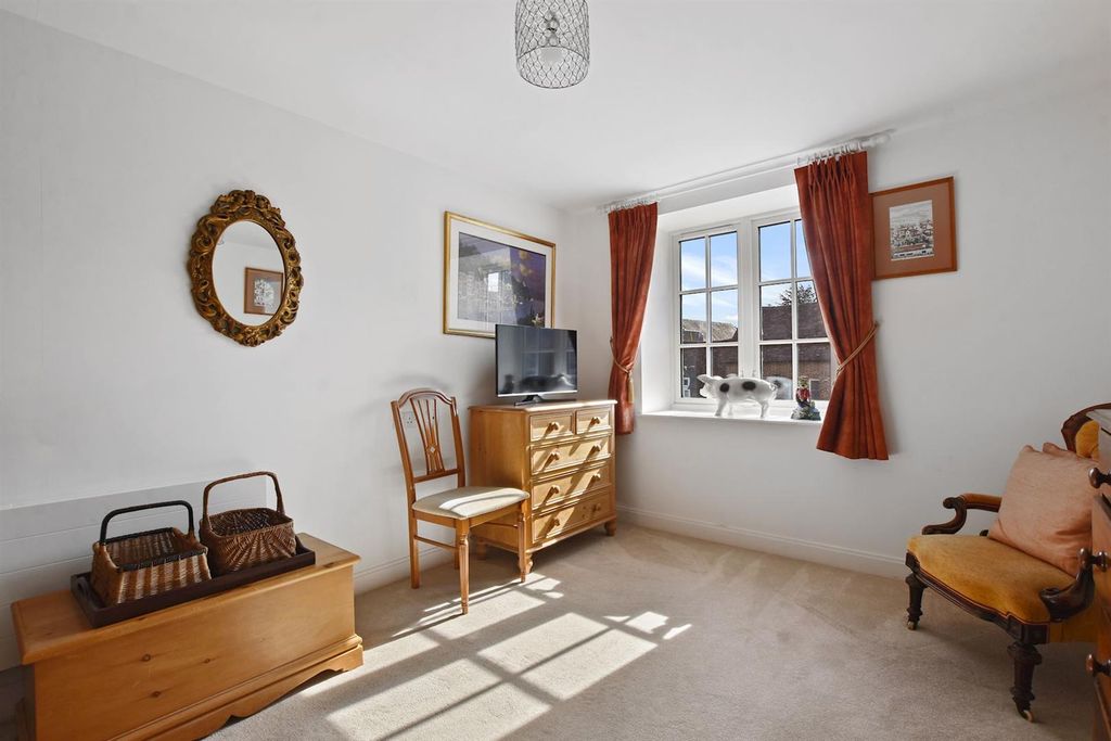 Additional image 6 of 2 bed flat for sale59-61 The Broadway, Amersham HP7