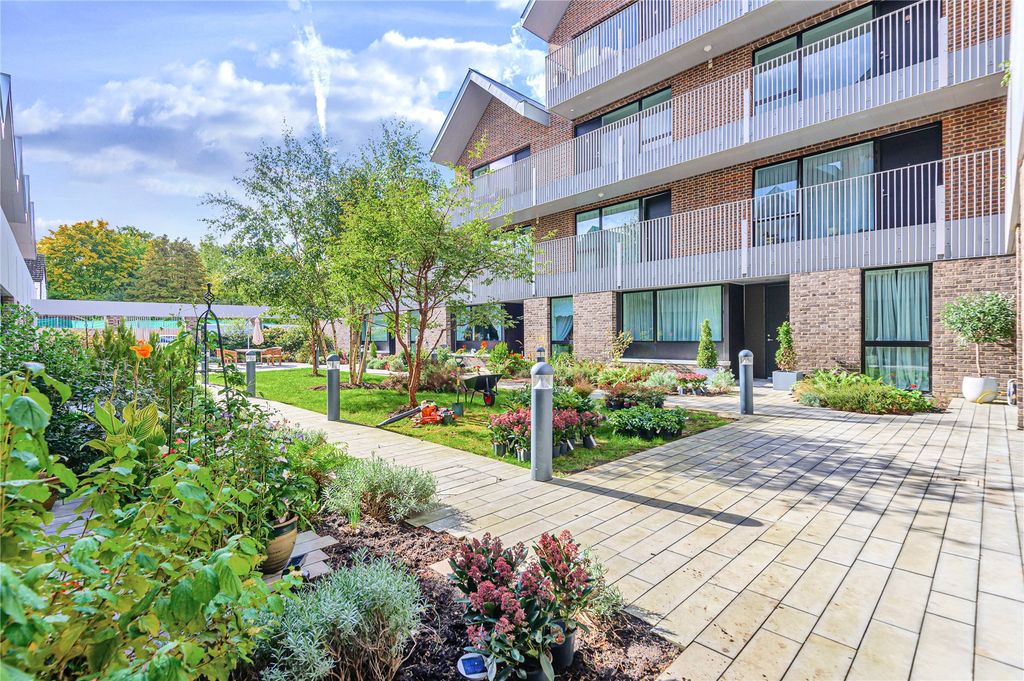 Additional image 9 of 2 bed flat for saleHorsell, Woking, Surrey GU21