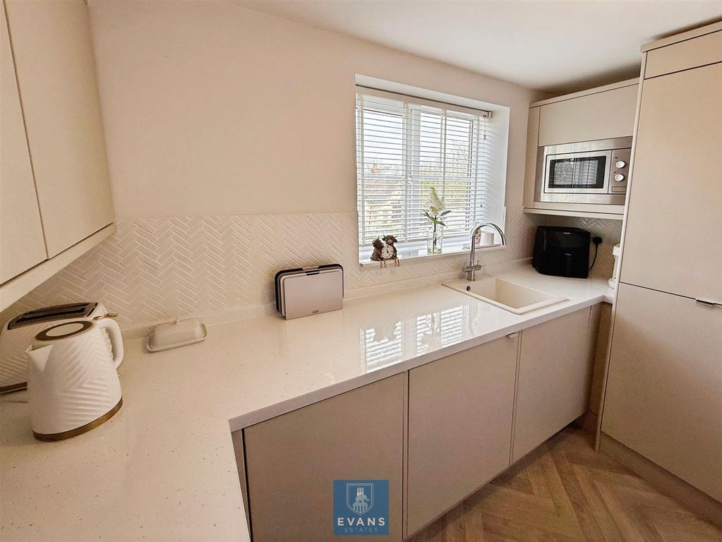 2 bed flat for saleTowpath Close, Longford, Coventry CV6 photo 3