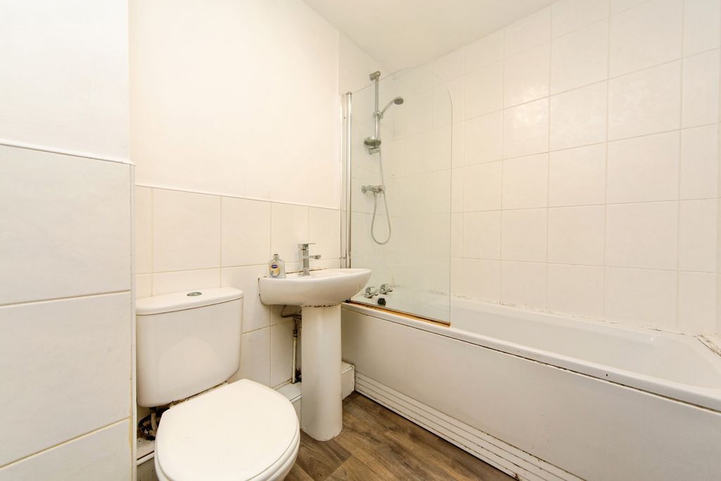 Additional image 10 of 2 bed flat for saleNew Chester Road, Birkenhead CH42