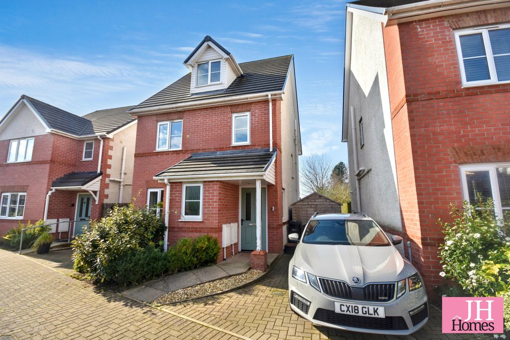 4 bed detached house for salePennington Close, Barrow-In-Furness, Cumbria LA13