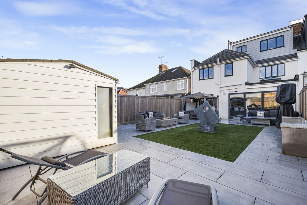 Additional image 42 of 4 bed semi-detached house for saleEdwin Close, Bexleyheath DA7