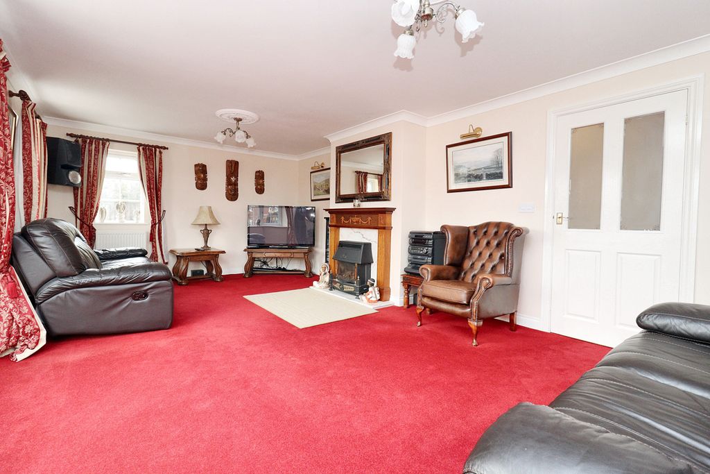5 bed detached house for saleCambridge Crescent, Binbrook LN8 photo 2