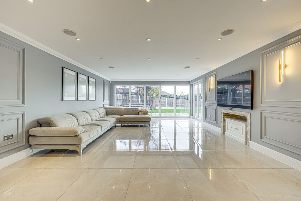 Additional image 7 of 5 bed detached house for saleSwale Road, Benfleet SS7