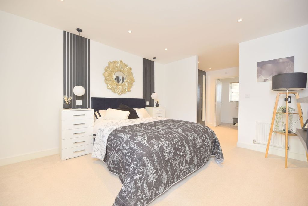 Additional image 10 of 5 bed detached house for saleBellflower Gardens, Biggleswade SG18