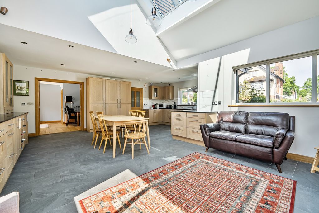 Additional image 8 of 4 bed detached house for saleNorthcourt Avenue, Reading RG2