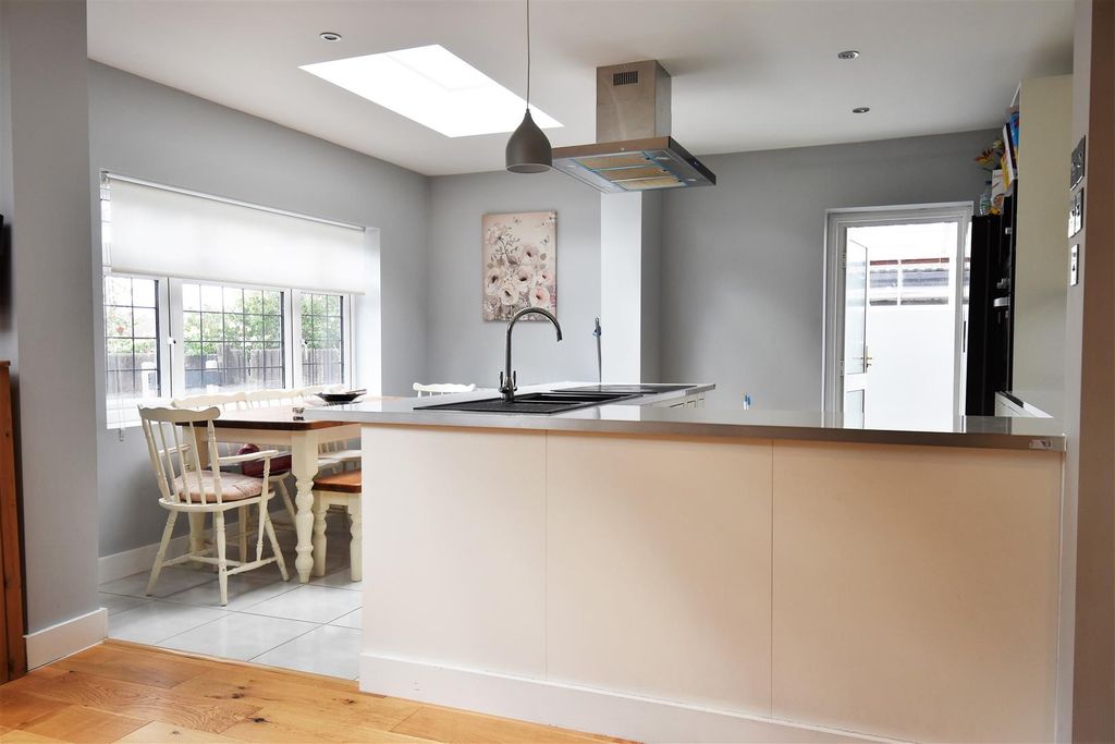 Additional image 13 of 5 bed semi-detached bungalow for saleHadley Road, Belvedere DA17