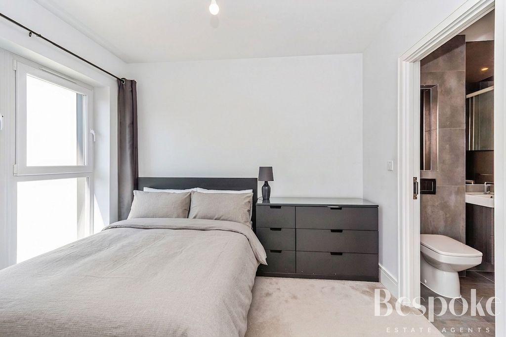 Additional image 11 of 2 bed flat for saleFairhaven Drive, Reading RG2