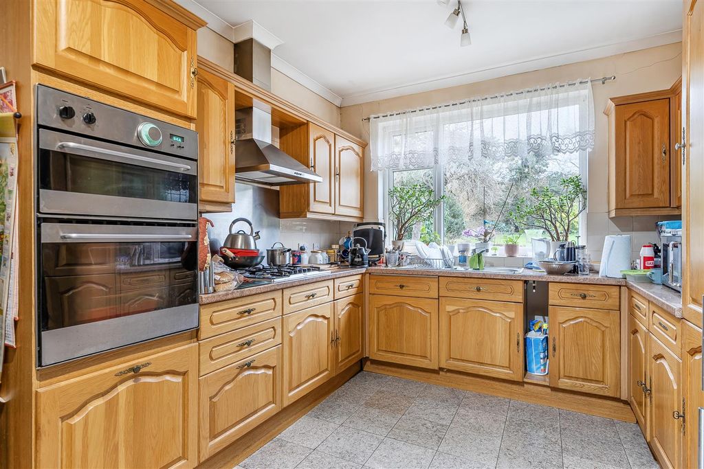 Additional image 3 of 3 bed detached bungalow for saleChaffers Mead, Ashtead KT21