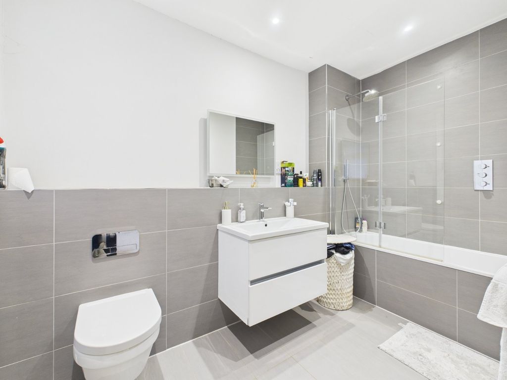 2 bed flat for saleThe Old Rectory, Windsor End, Beaconsfield HP9 photo 5