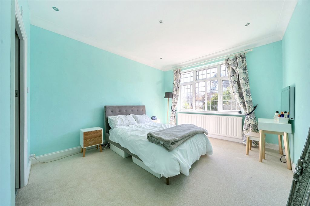 Additional image 6 of 3 bed flat for saleFoxgrove Road, Beckenham BR3