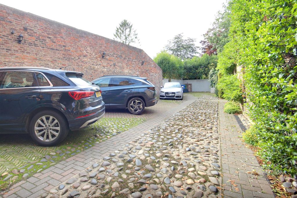 Additional image 12 of 4 bed terraced house for saleLairgate, Beverley HU17