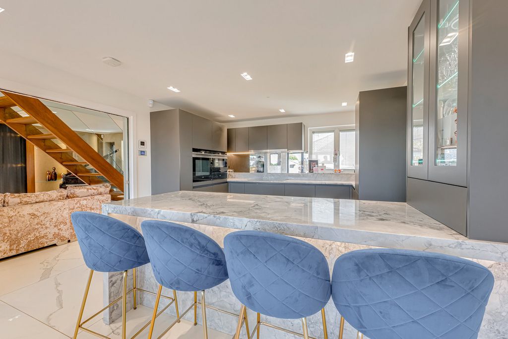 Additional image 12 of 5 bed detached house for saleHomestead Gardens, Hadleigh SS7