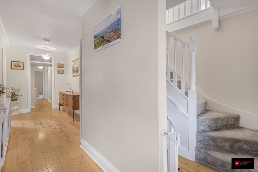 Additional image 11 of 5 bed detached house for saleLee Chapel Lane, Basildon SS16